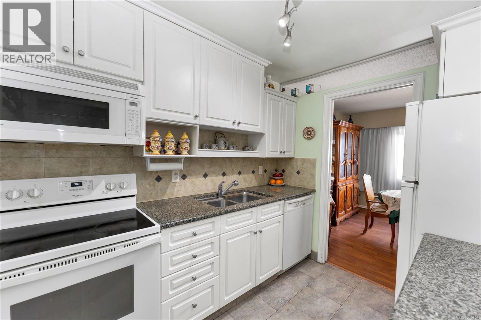 207 1050 Park Boulevard, Victoria