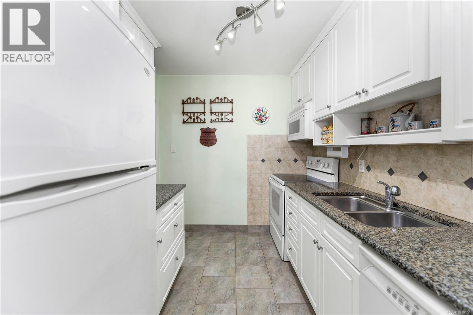 207 1050 Park Boulevard, Victoria