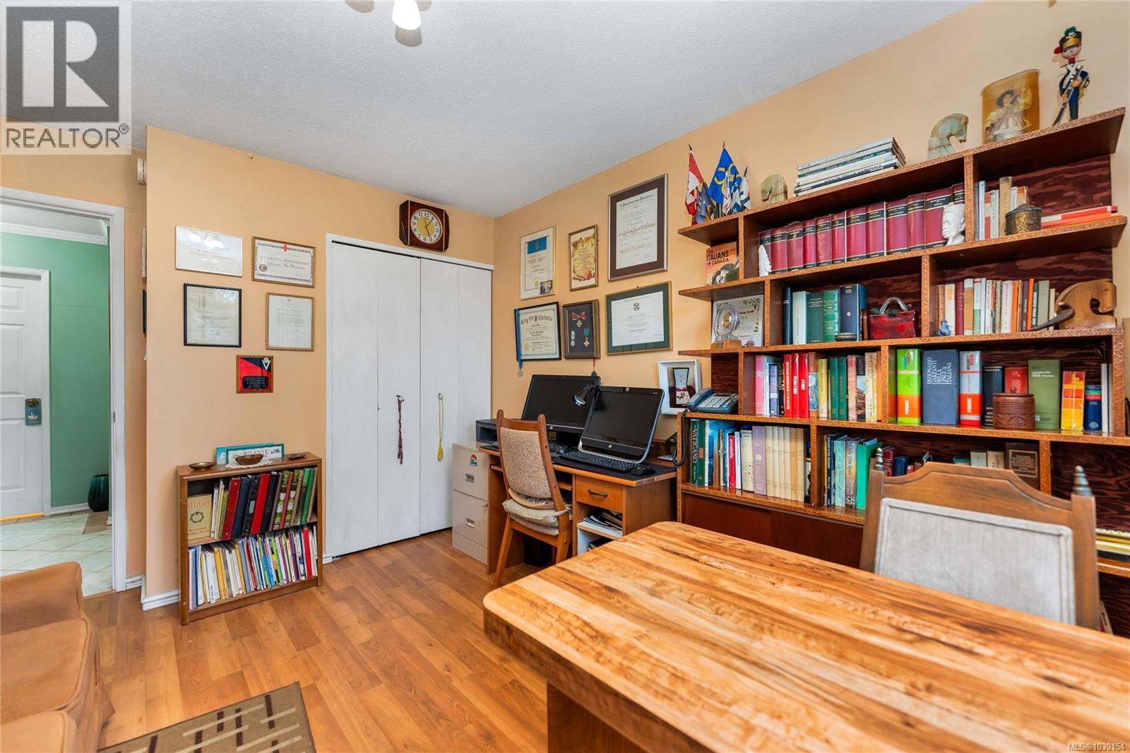 207 1050 Park Boulevard, Victoria