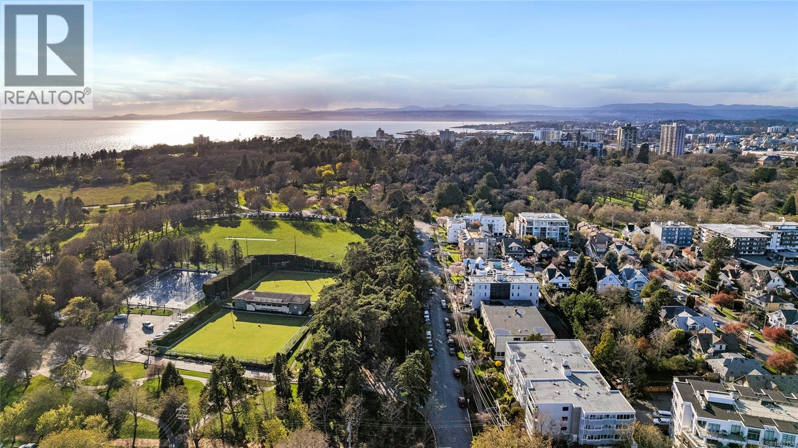 207 1050 Park Boulevard, Victoria