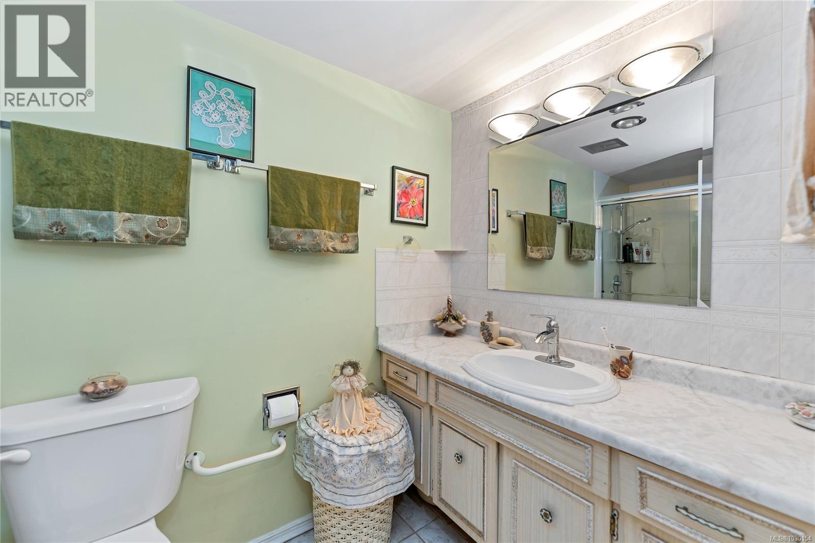 207 1050 Park Boulevard, Victoria