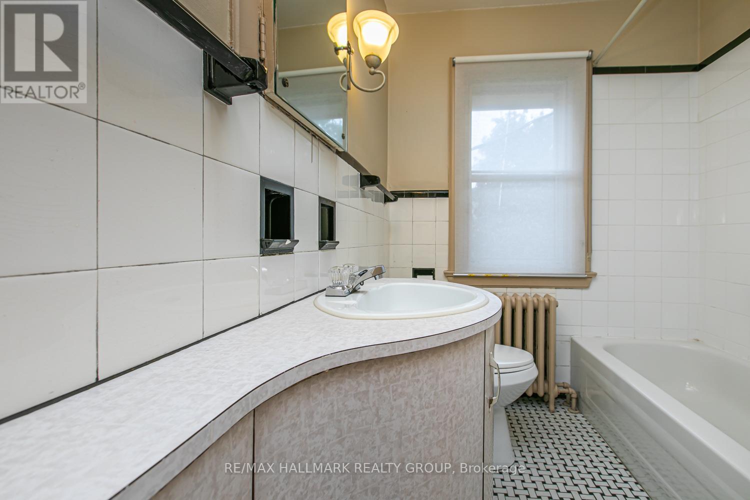 3 Bed, 2 Bath Multi-Family for Rent in Ottawa – 50 TYNDALL STREET, Ottawa – MLS# X12927894 - Image 24