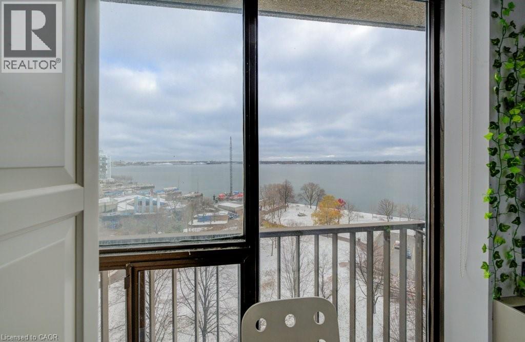 33 HARBOUR Square Unit# 1017, Toronto, Ontario, M5J2G2 — Photo 8