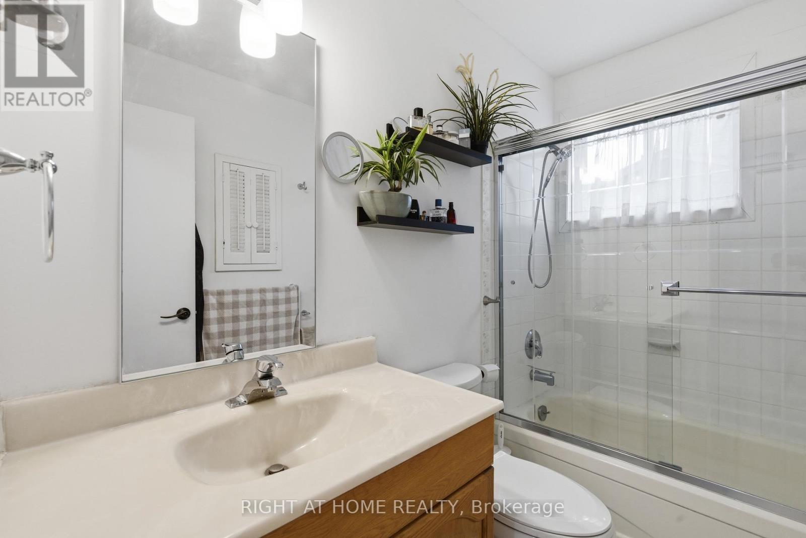 313 BOWEN ROAD - 19