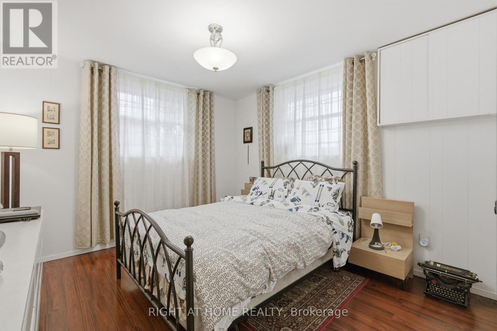 313 BOWEN ROAD - 24