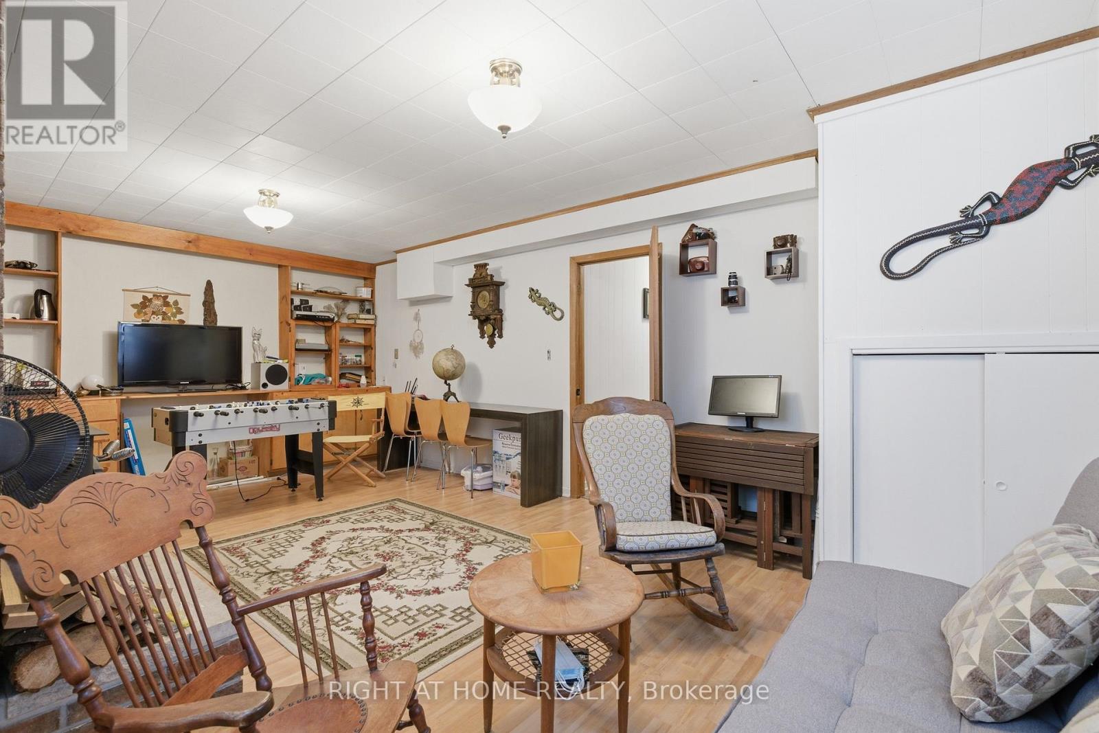 313 BOWEN ROAD - 23