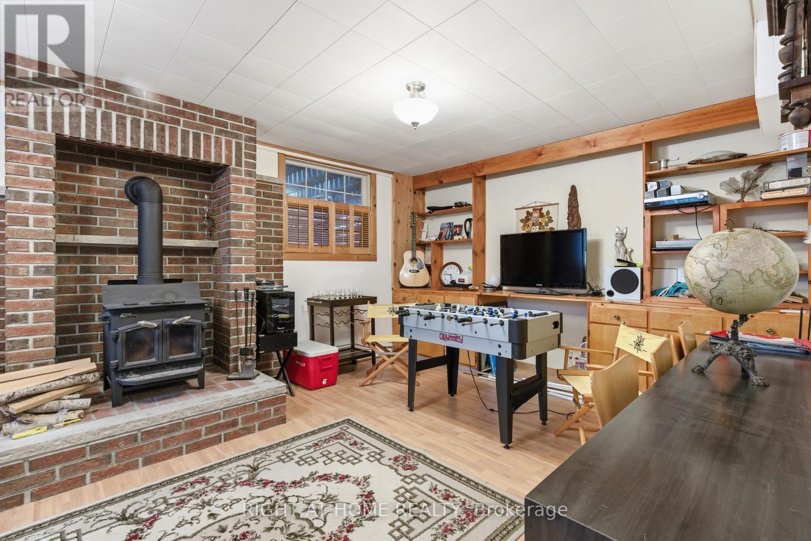 313 BOWEN ROAD - 21