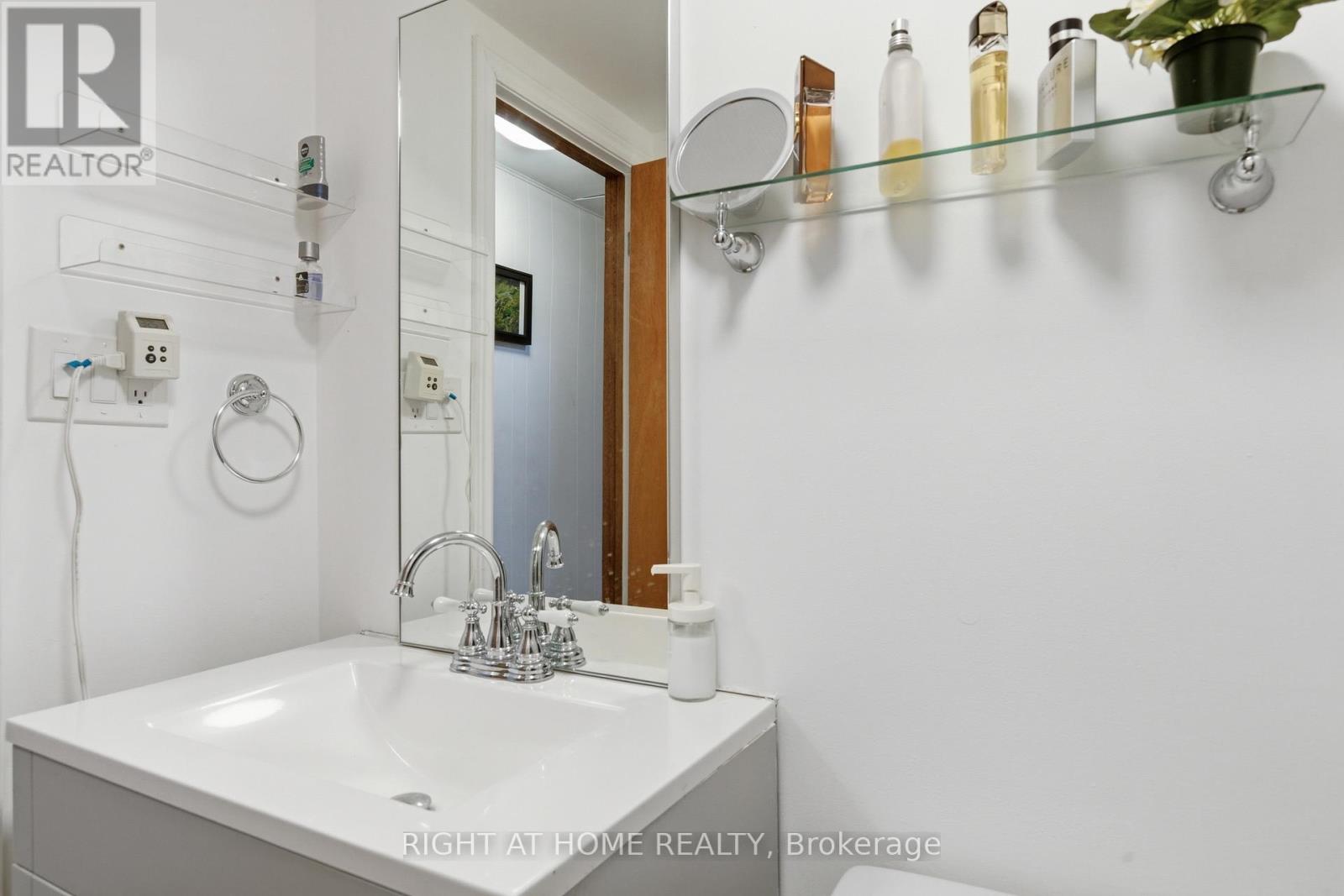 313 BOWEN ROAD - 27