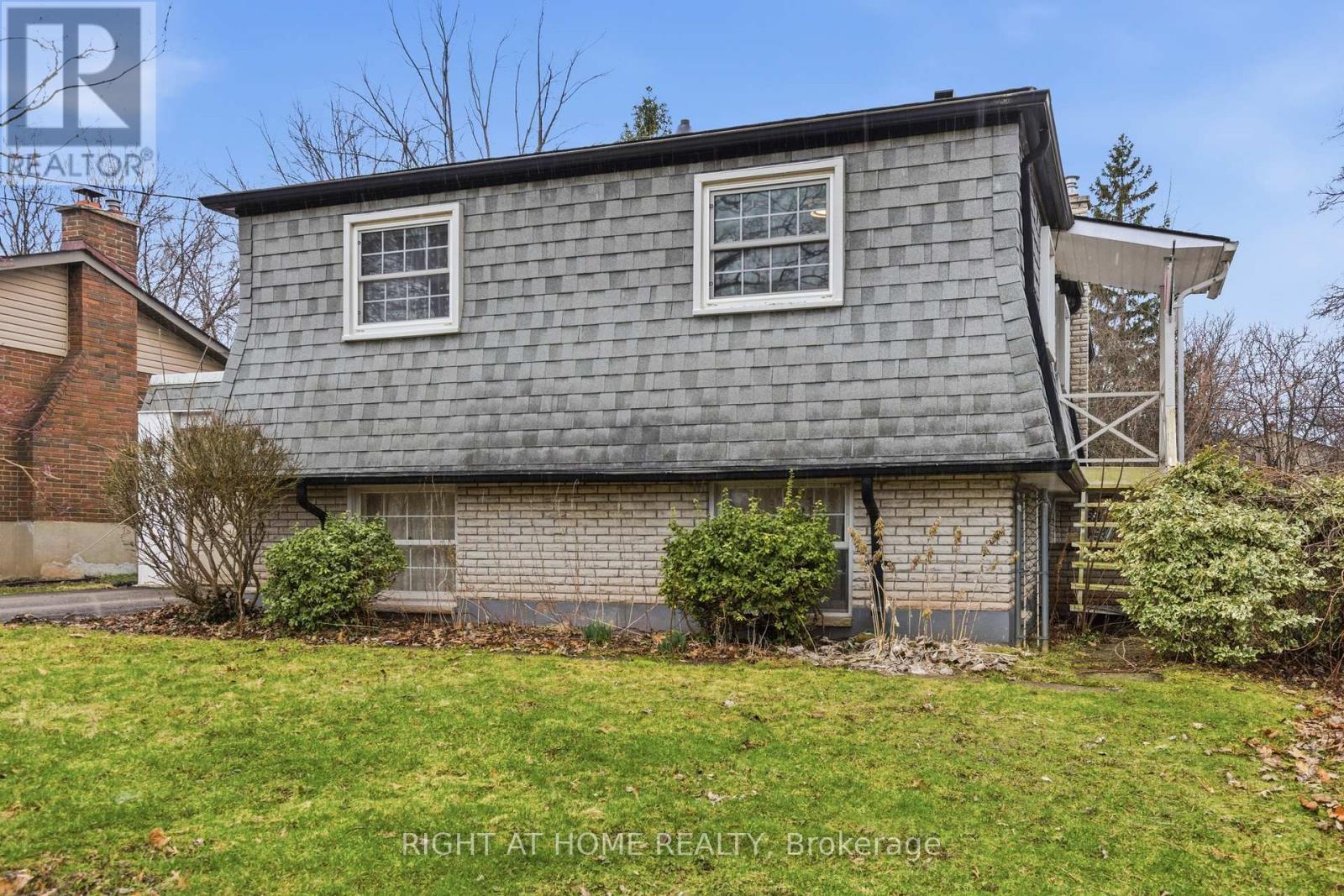 313 BOWEN ROAD - 34