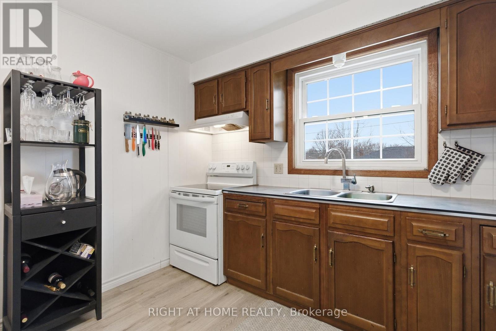 313 BOWEN ROAD - 15