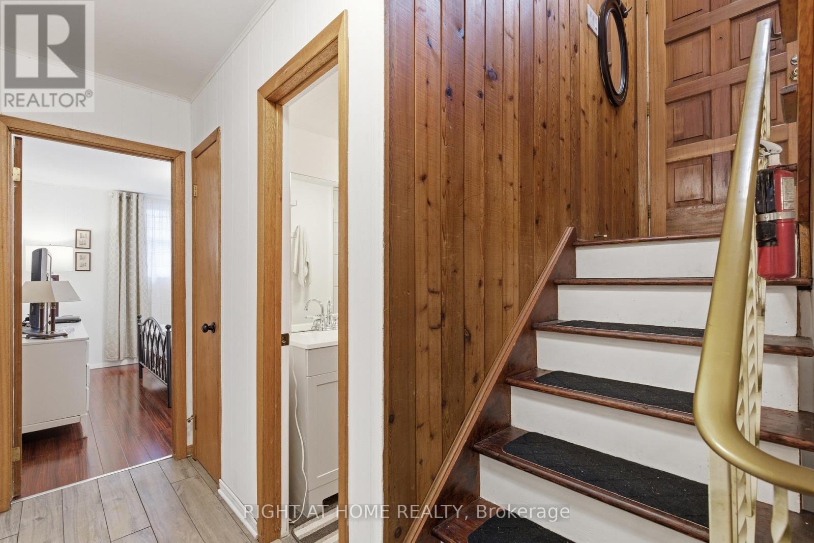 313 BOWEN ROAD - 20