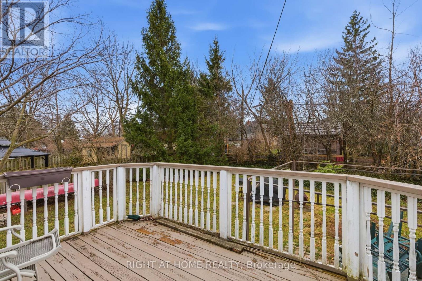 313 BOWEN ROAD - 31