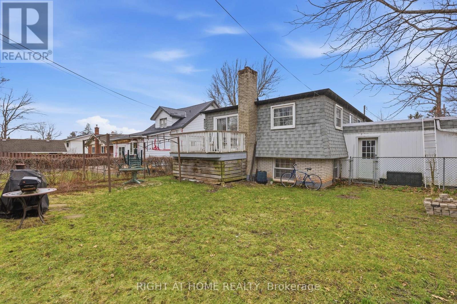 313 BOWEN ROAD - 32