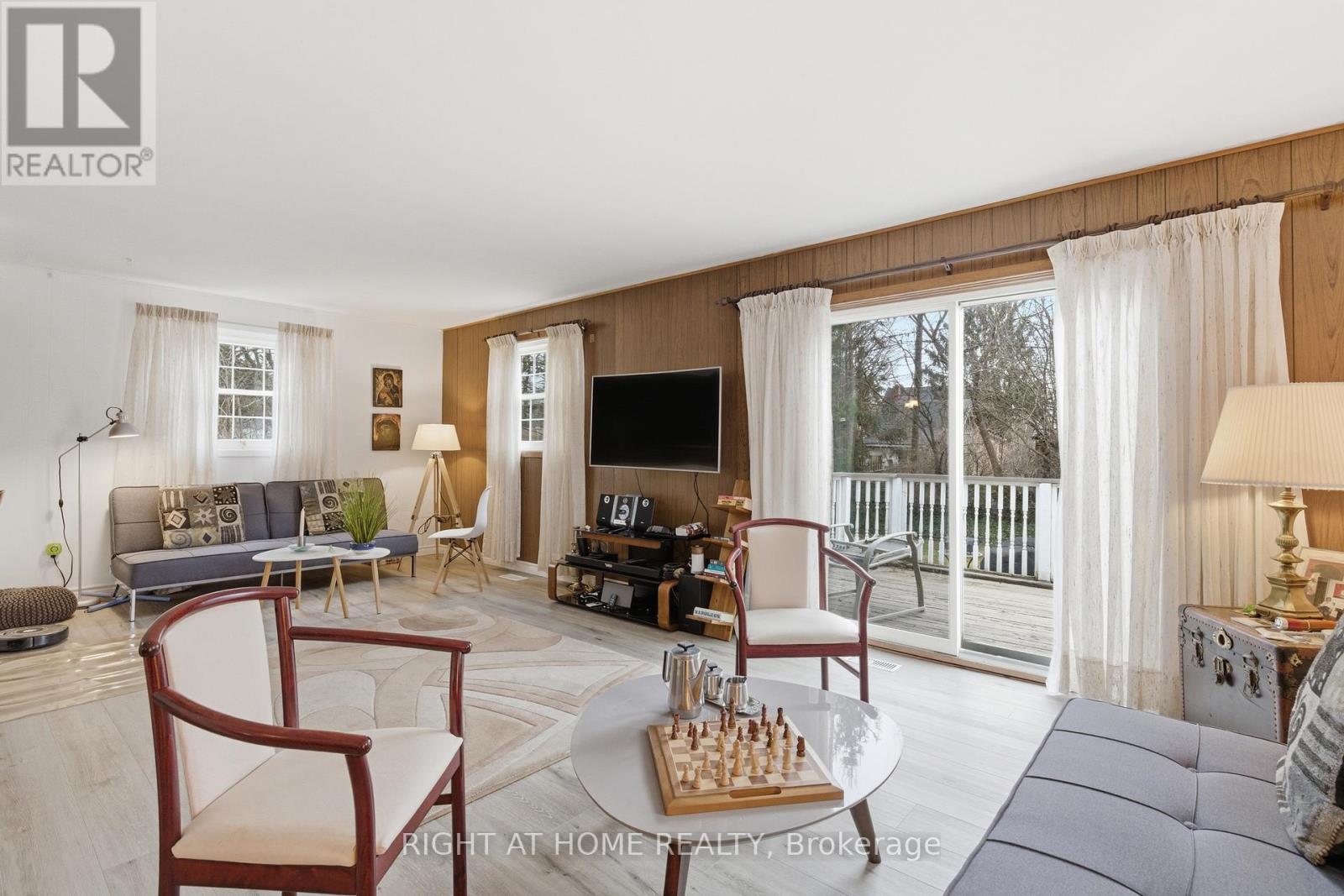 313 BOWEN ROAD - 7