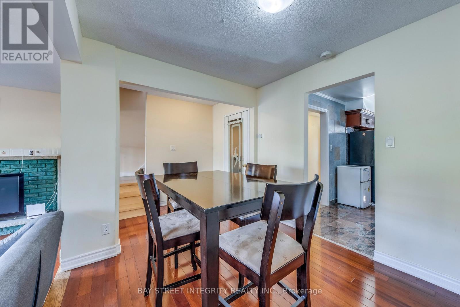 200 INVERGORDON AVENUE - 15