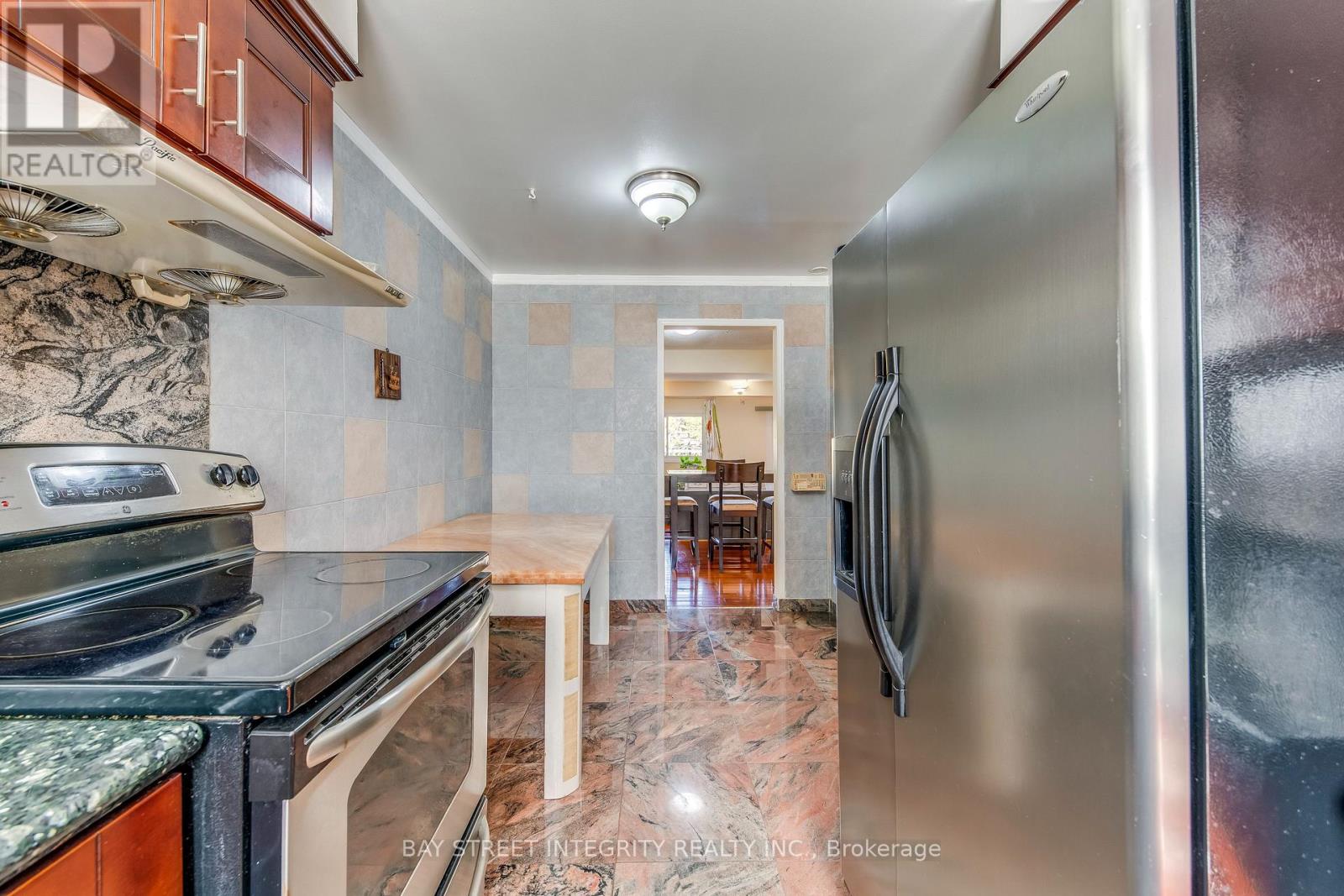 200 INVERGORDON AVENUE - 19