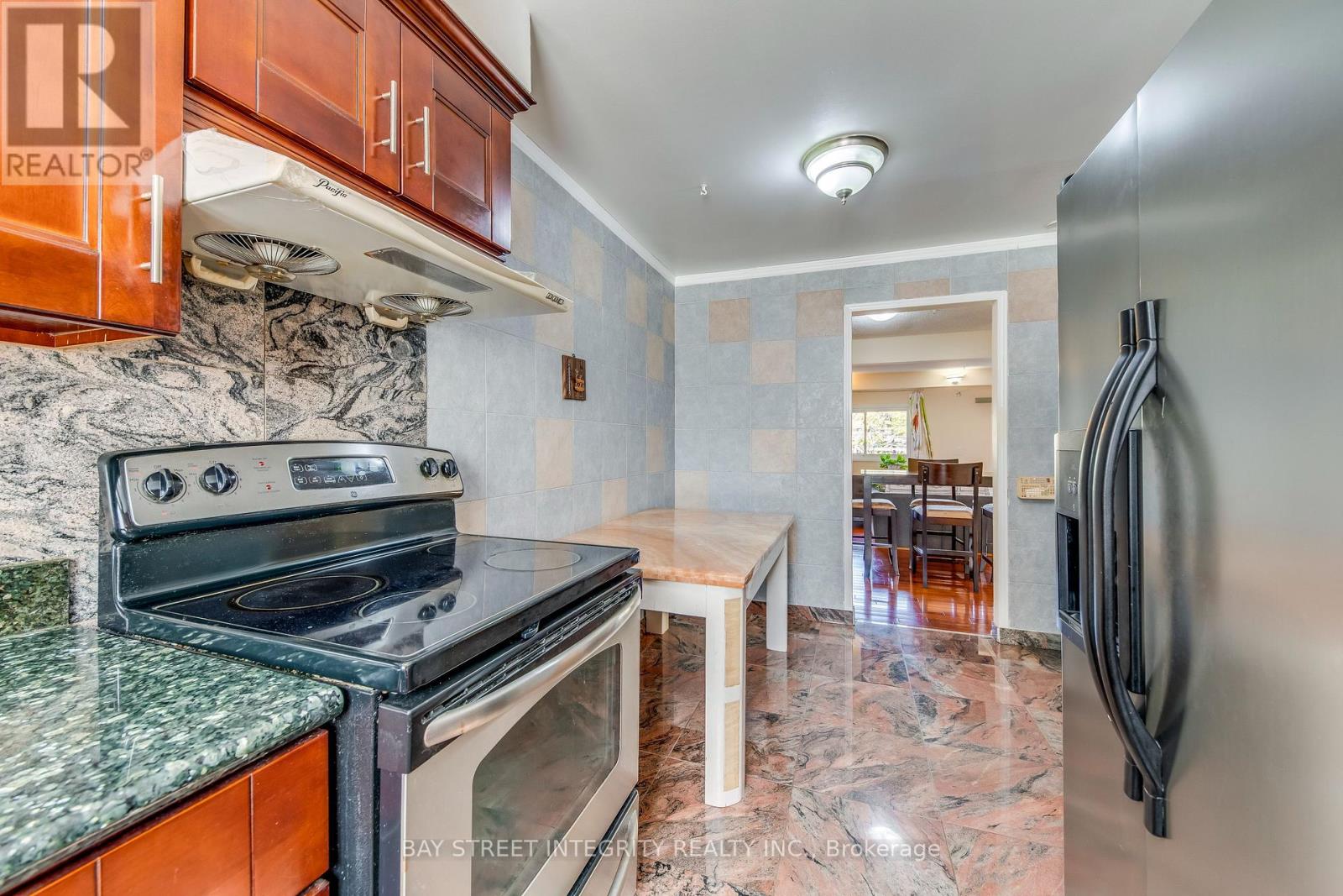 200 INVERGORDON AVENUE - 20