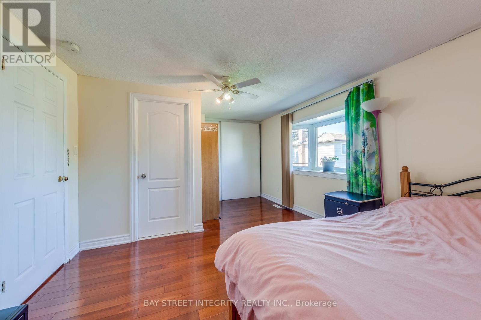 200 INVERGORDON AVENUE - 22