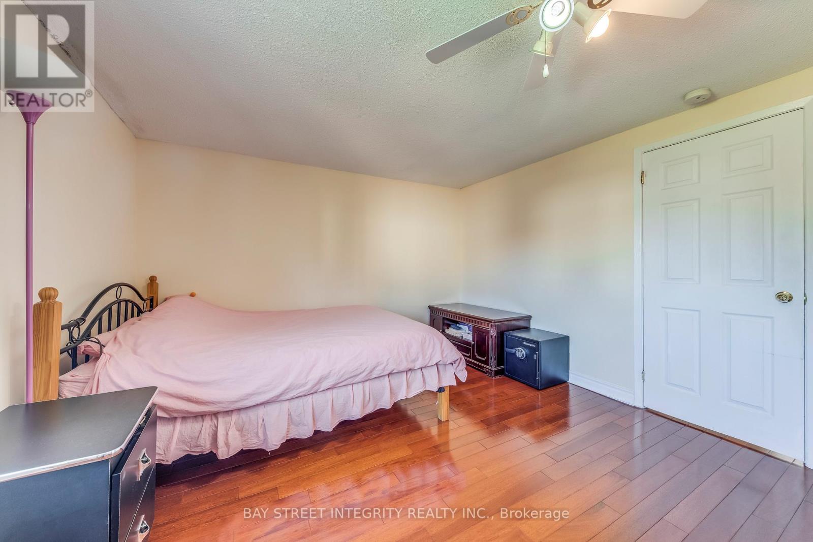 200 INVERGORDON AVENUE - 24