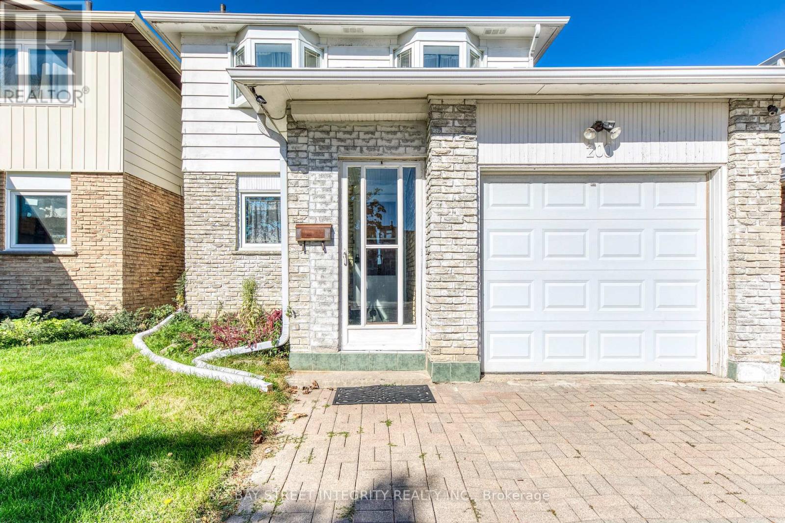 200 INVERGORDON AVENUE - 4