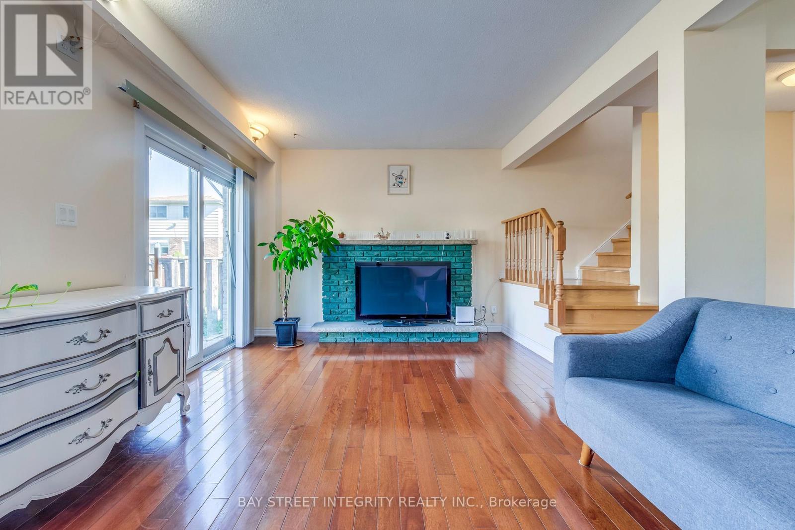 200 INVERGORDON AVENUE - 9