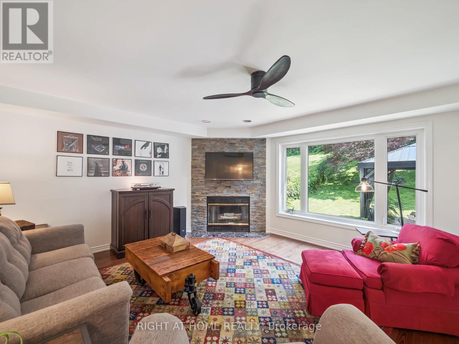 100 CARLYLE CRESCENT - 16