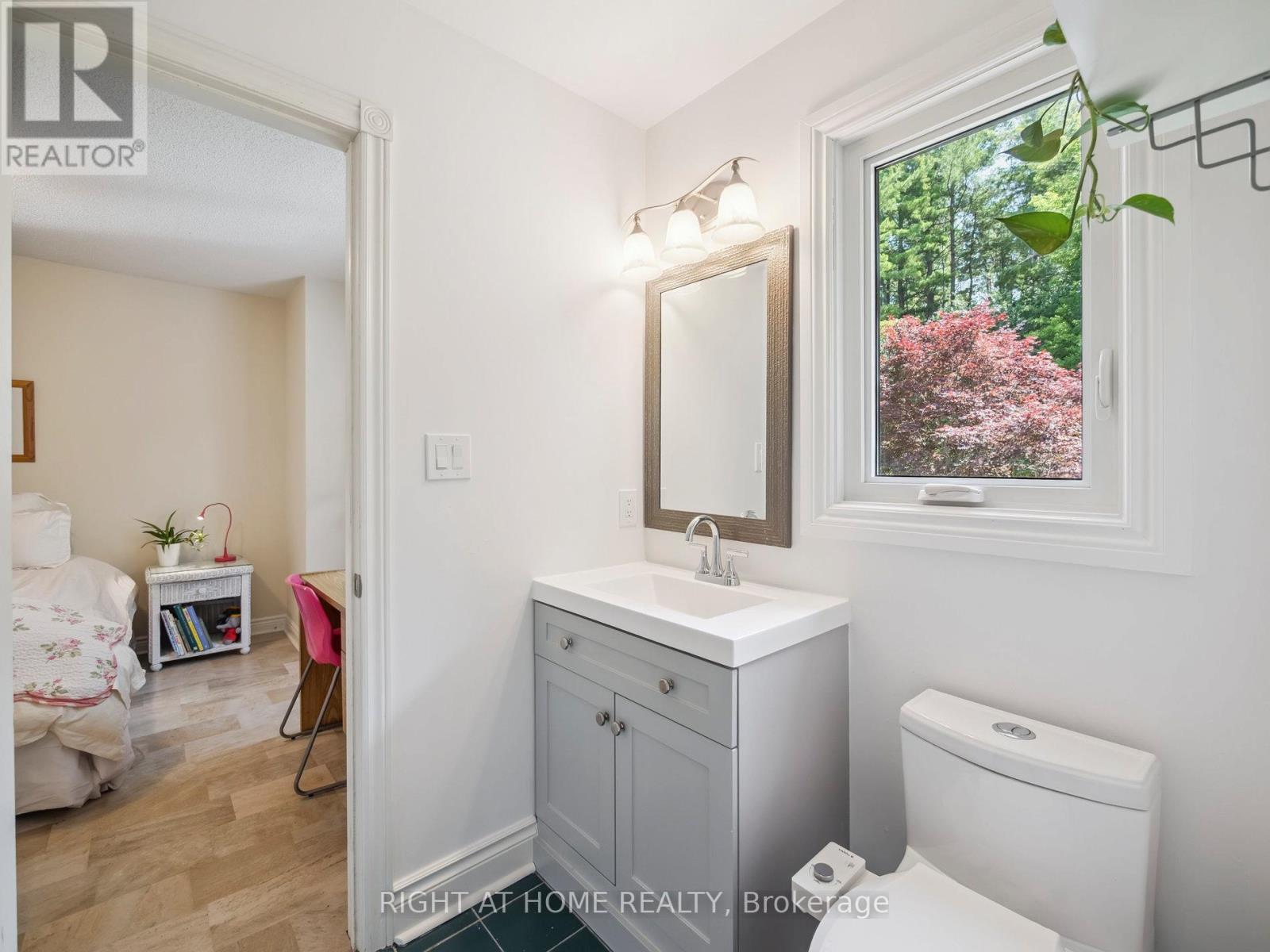 100 CARLYLE CRESCENT - 30