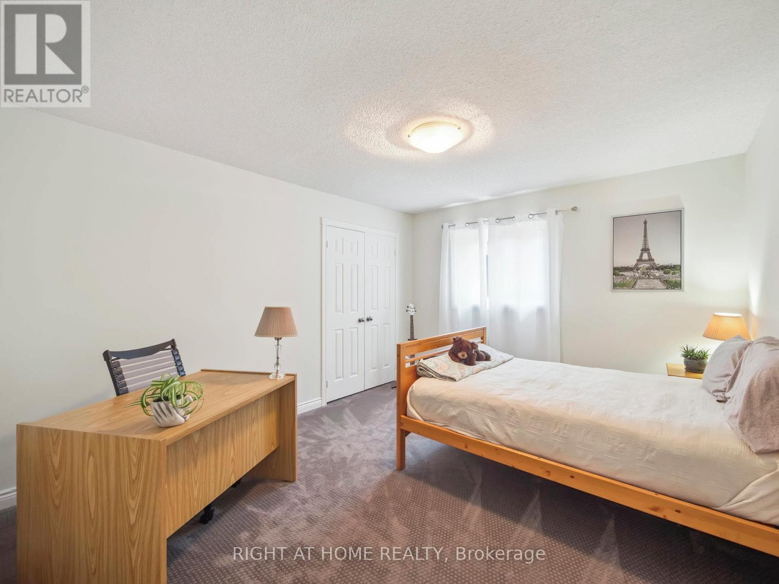 100 CARLYLE CRESCENT - 32