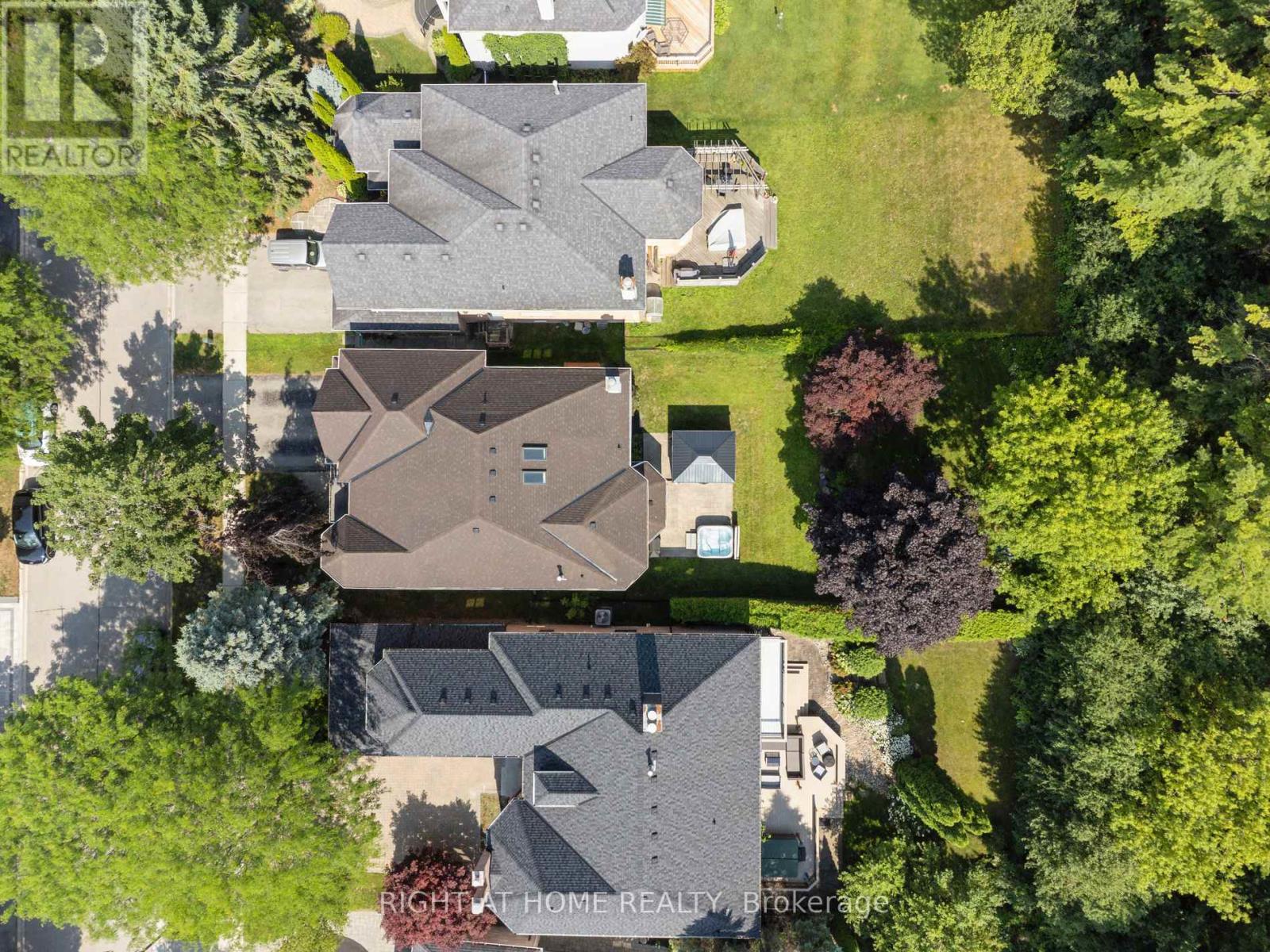 100 CARLYLE CRESCENT - 40