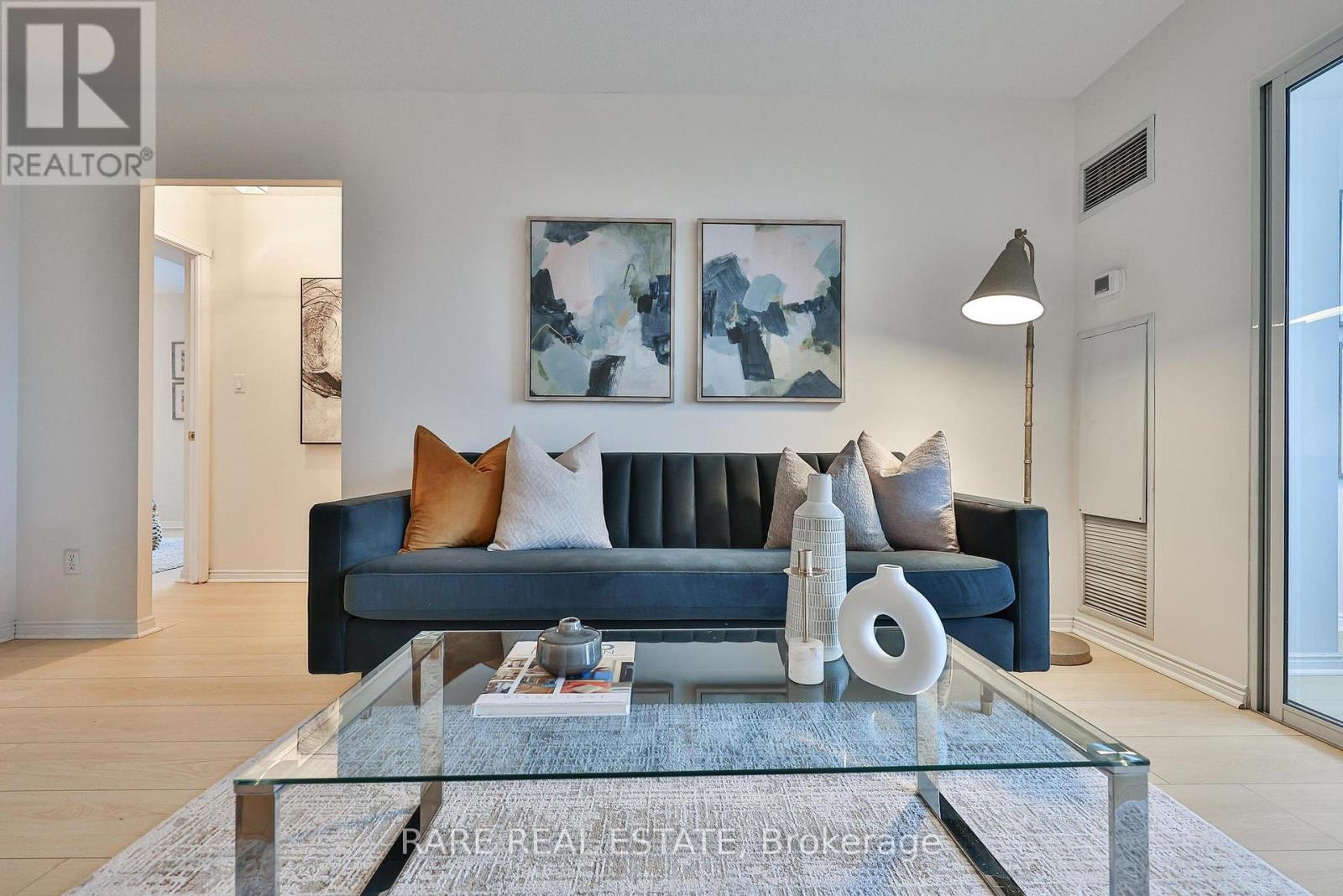 812 - 135 HILLCREST AVENUE