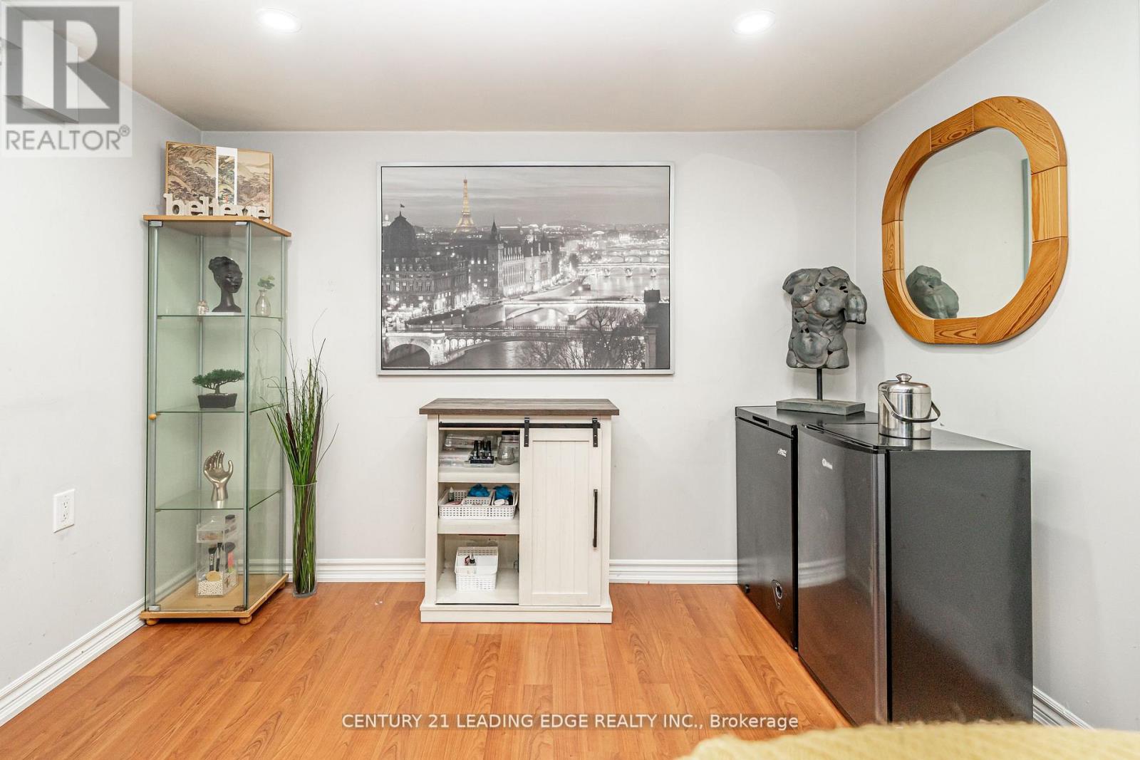 #9 399 VODDEN STREET E - 35
