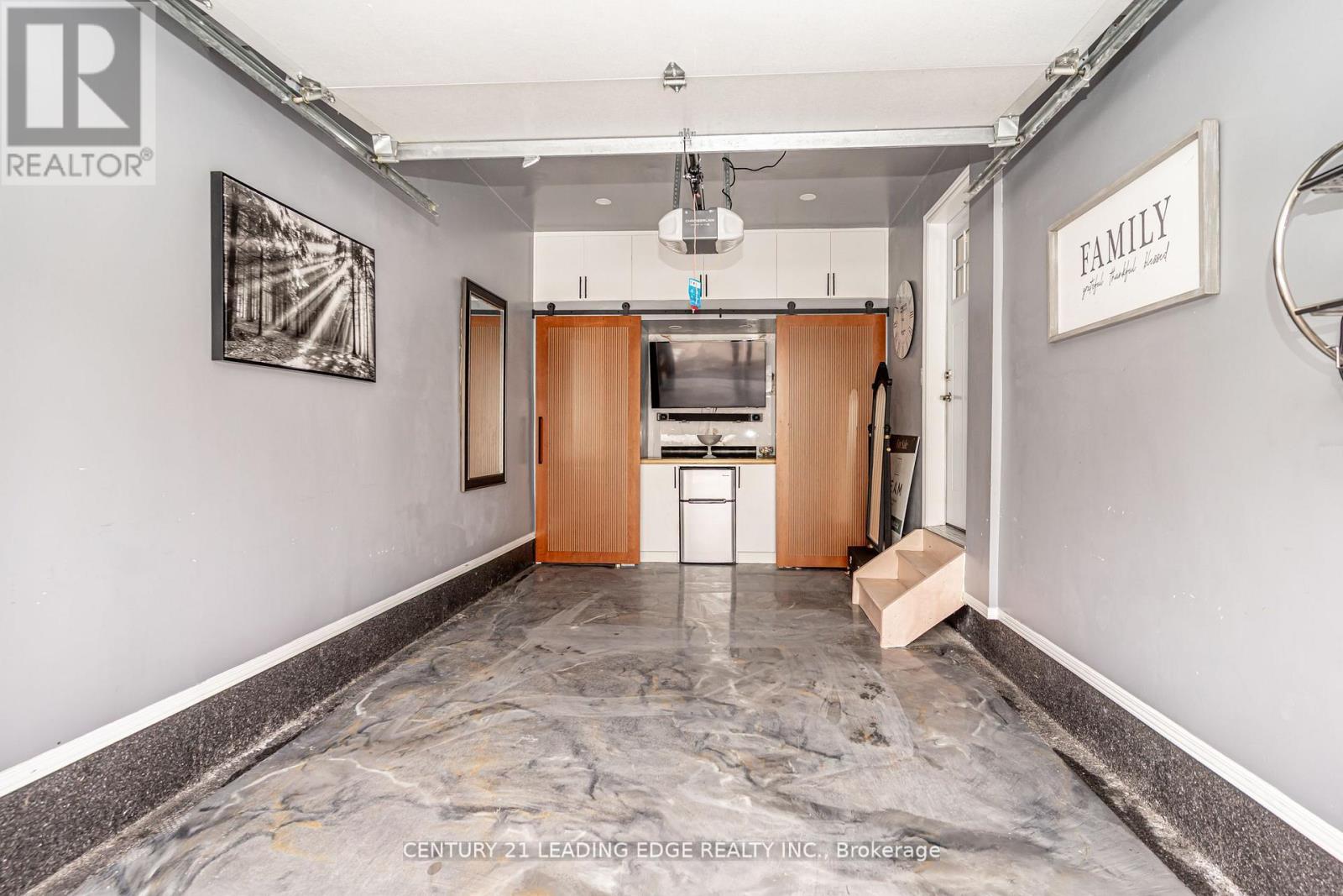#9 399 VODDEN STREET E - 40