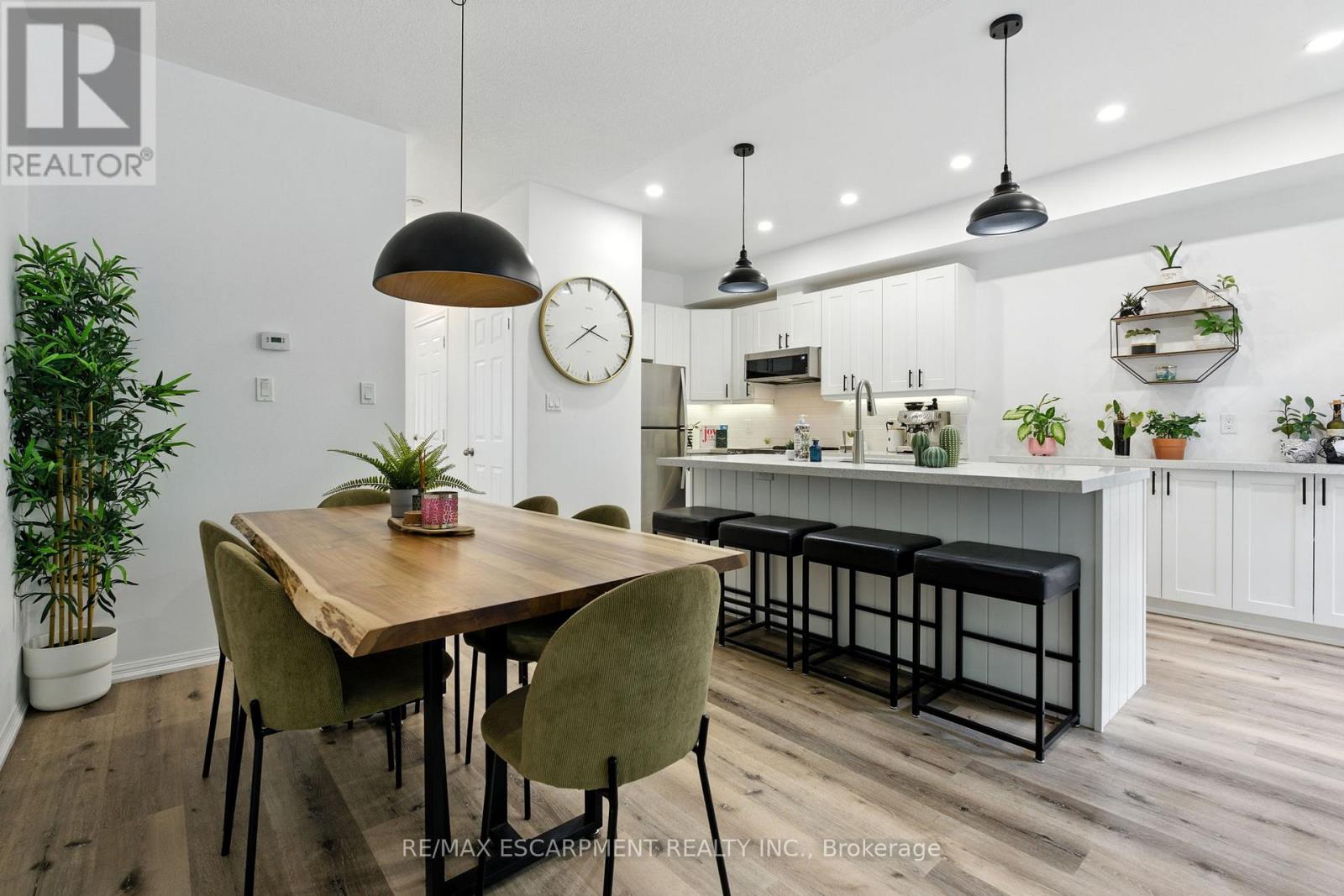 #61 21 DIANA AVENUE - 14