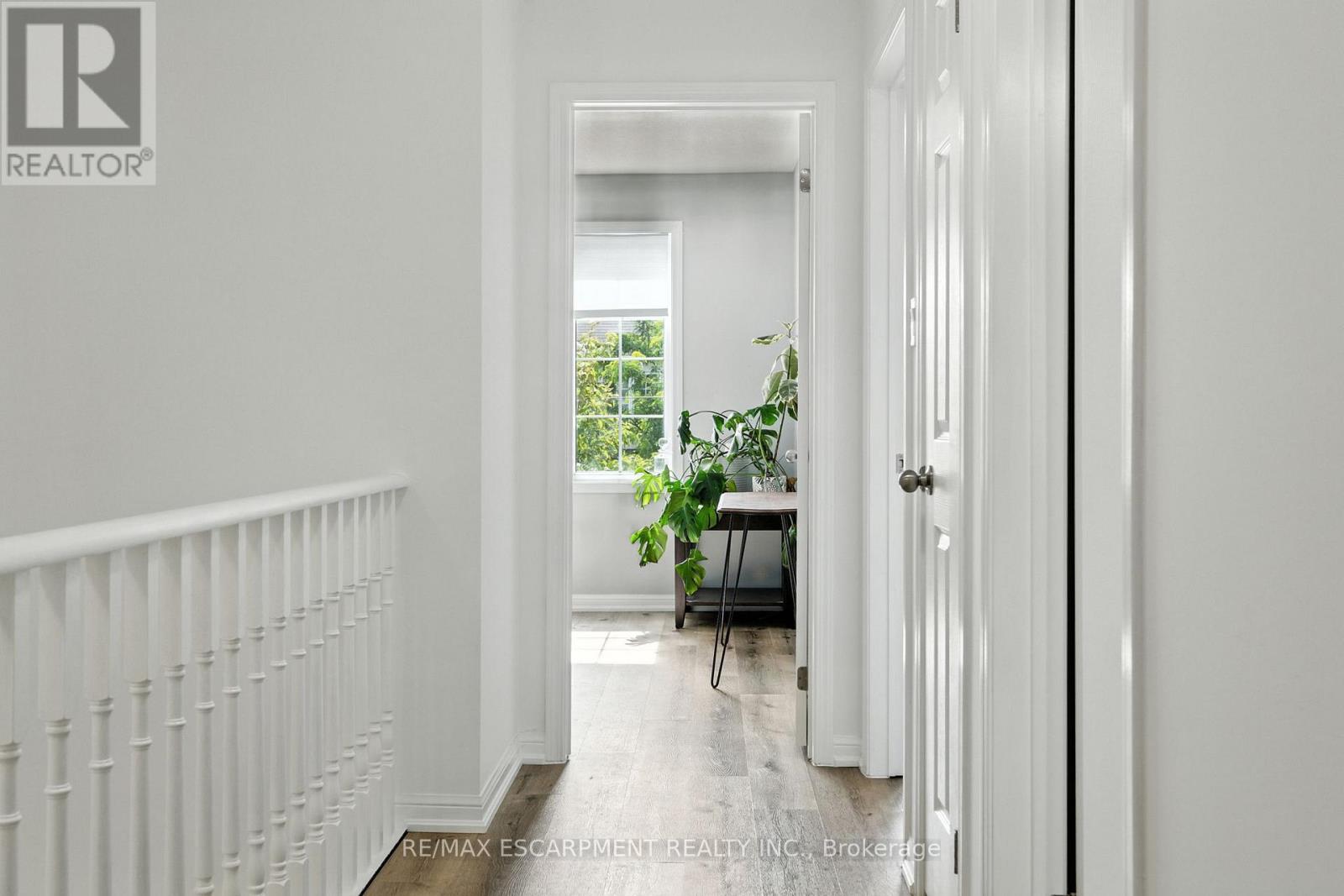 #61 21 DIANA AVENUE - 27