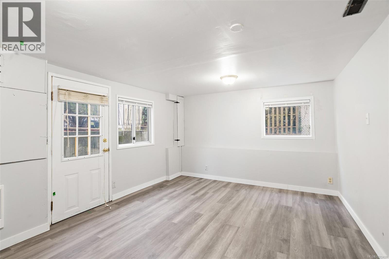 #3020 3022 Donald St - 24