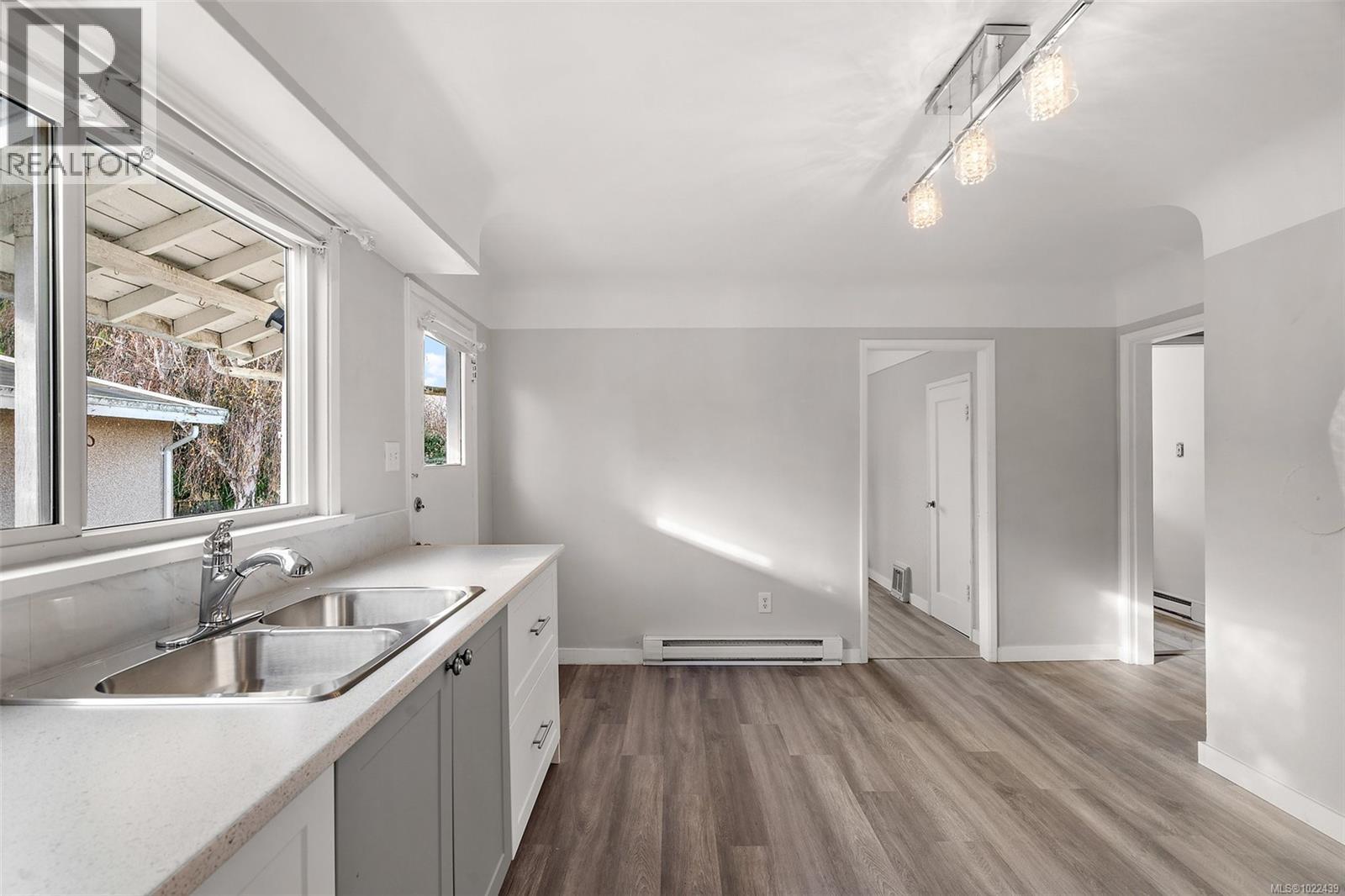 3020 3022 Donald Street, Saanich