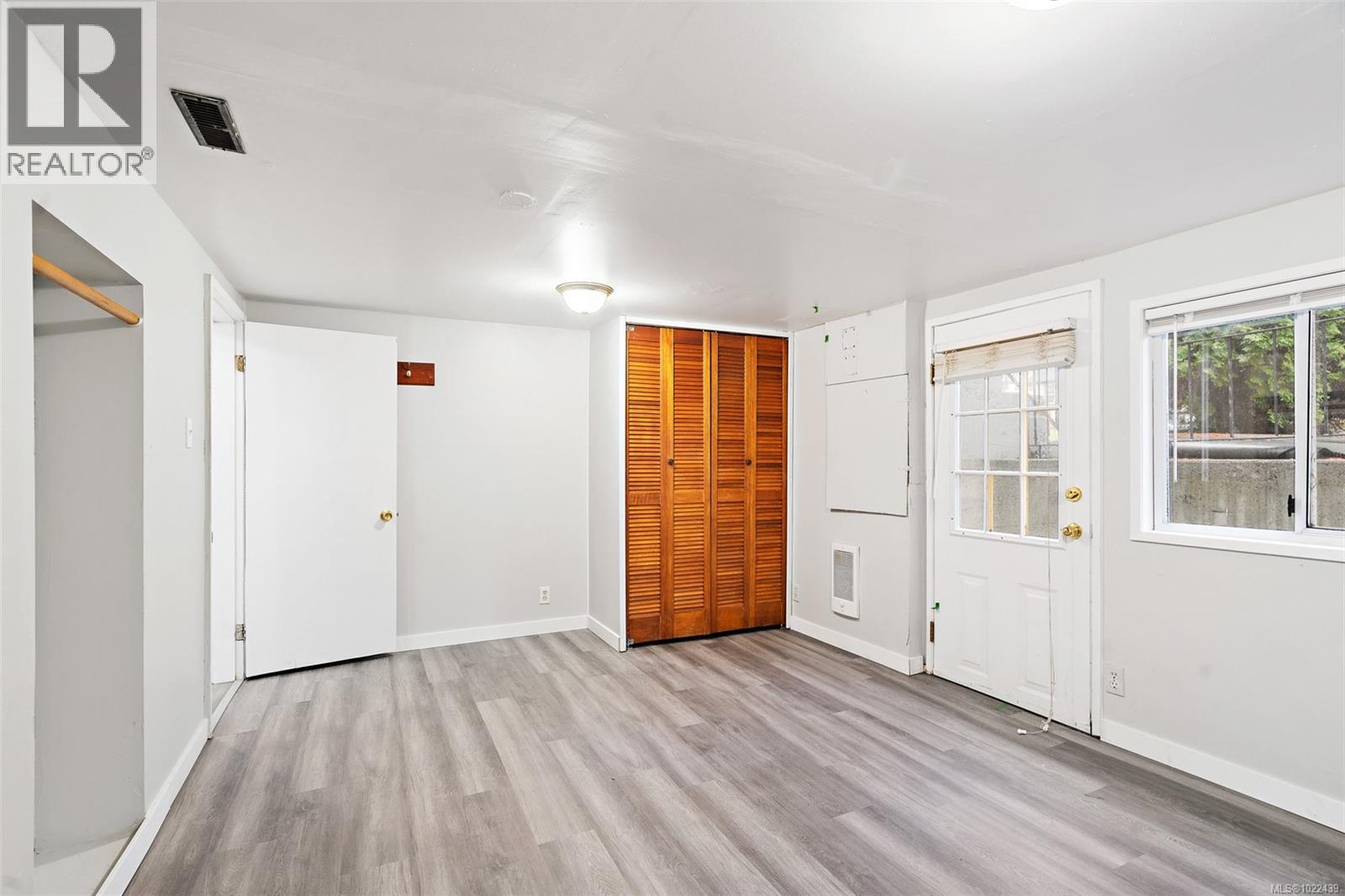 #3020 3022 Donald St - 25