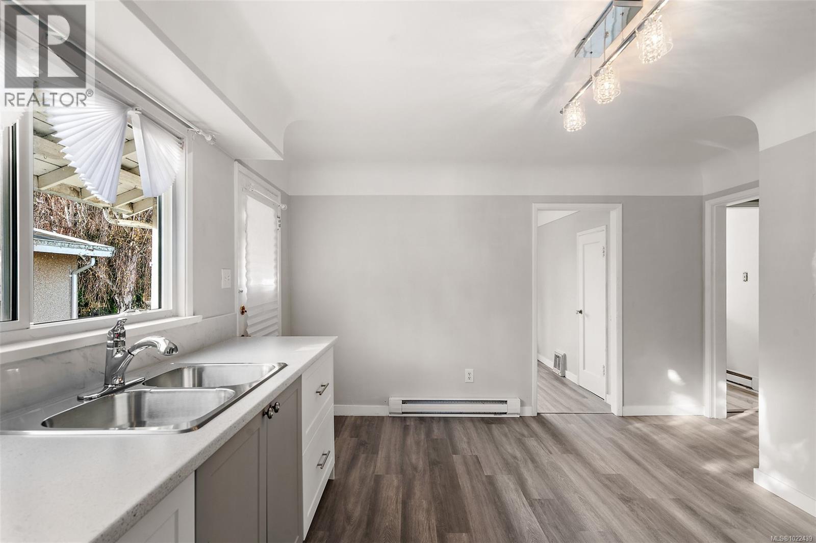 #3020 3022 Donald St - 10