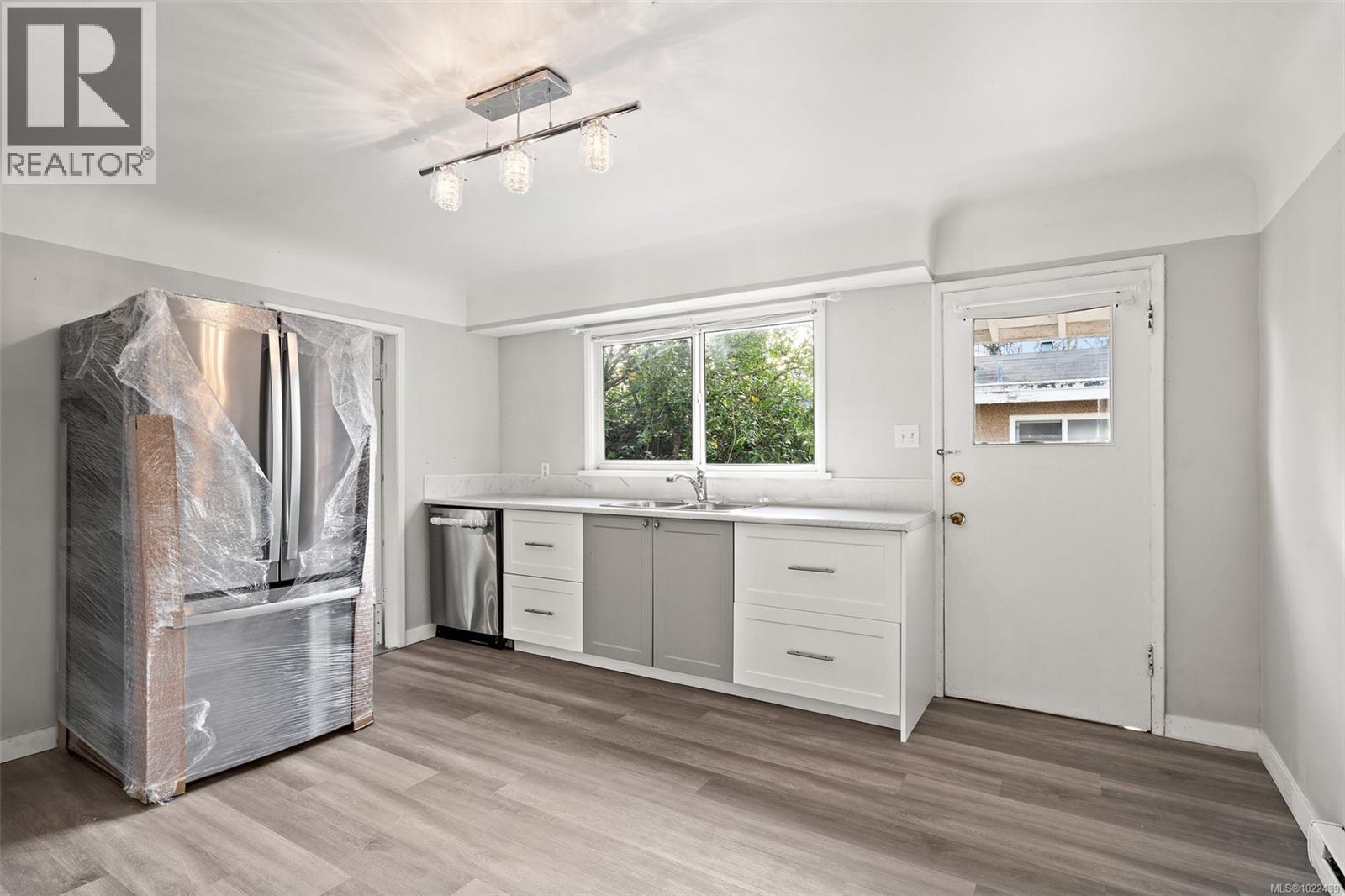 3020 3022 Donald Street, Saanich