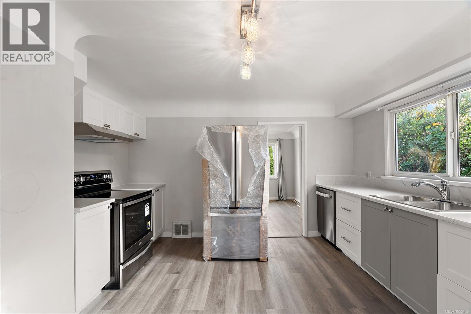 3020 3022 Donald Street, Saanich