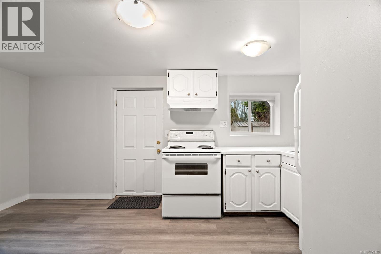 3020 3022 Donald Street, Saanich