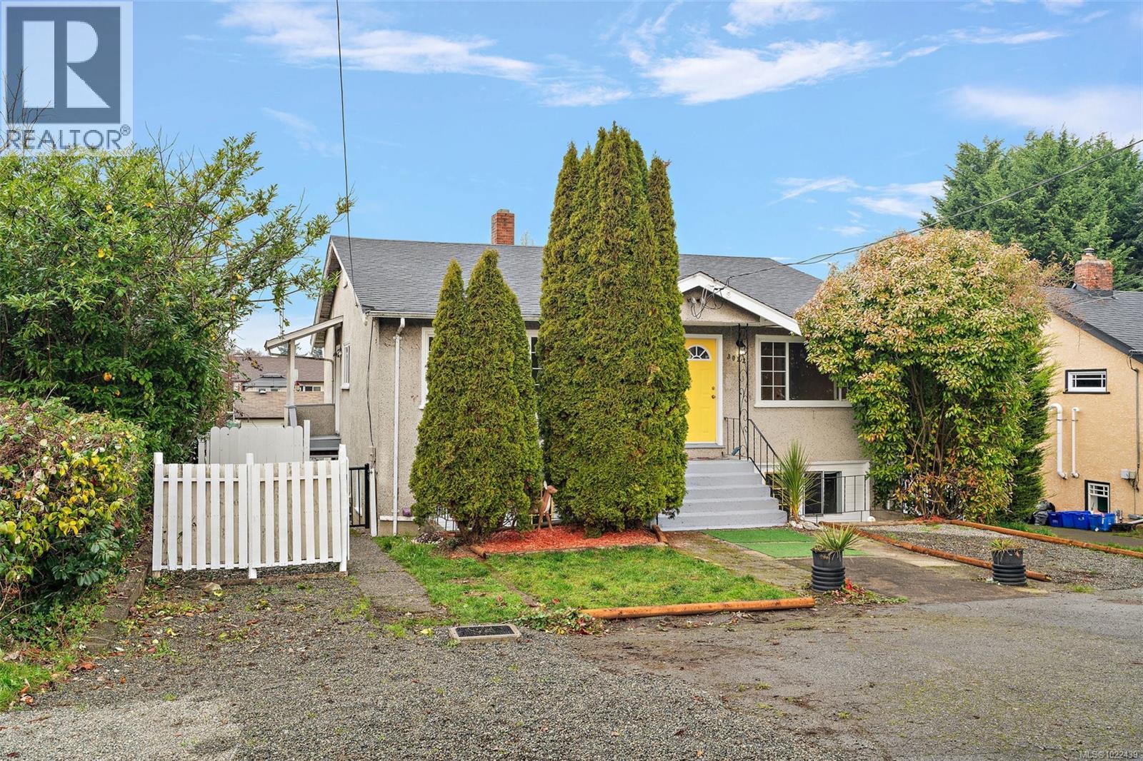 3020 3022 Donald Street, Saanich