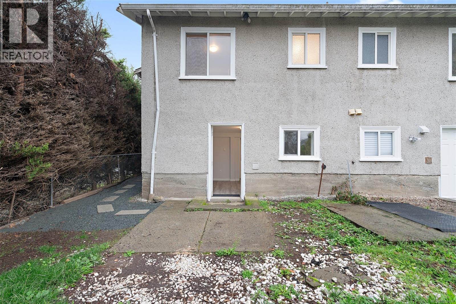 #3020 3022 Donald St - 74