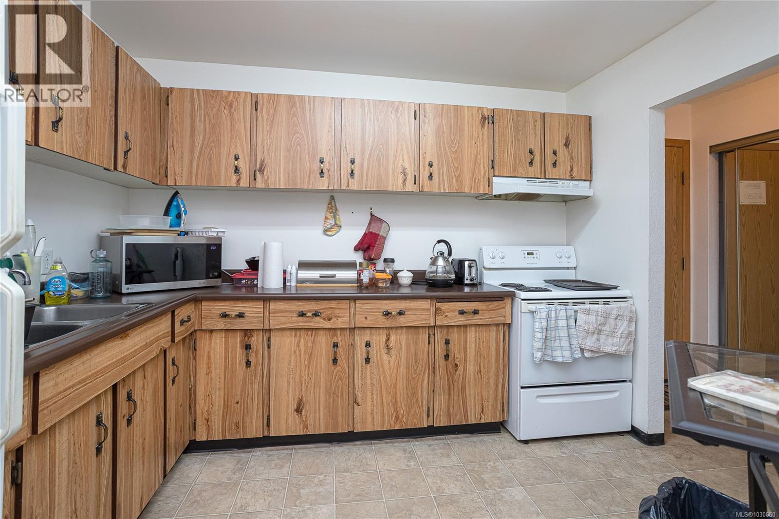 203 69 Gorge Road West, Saanich