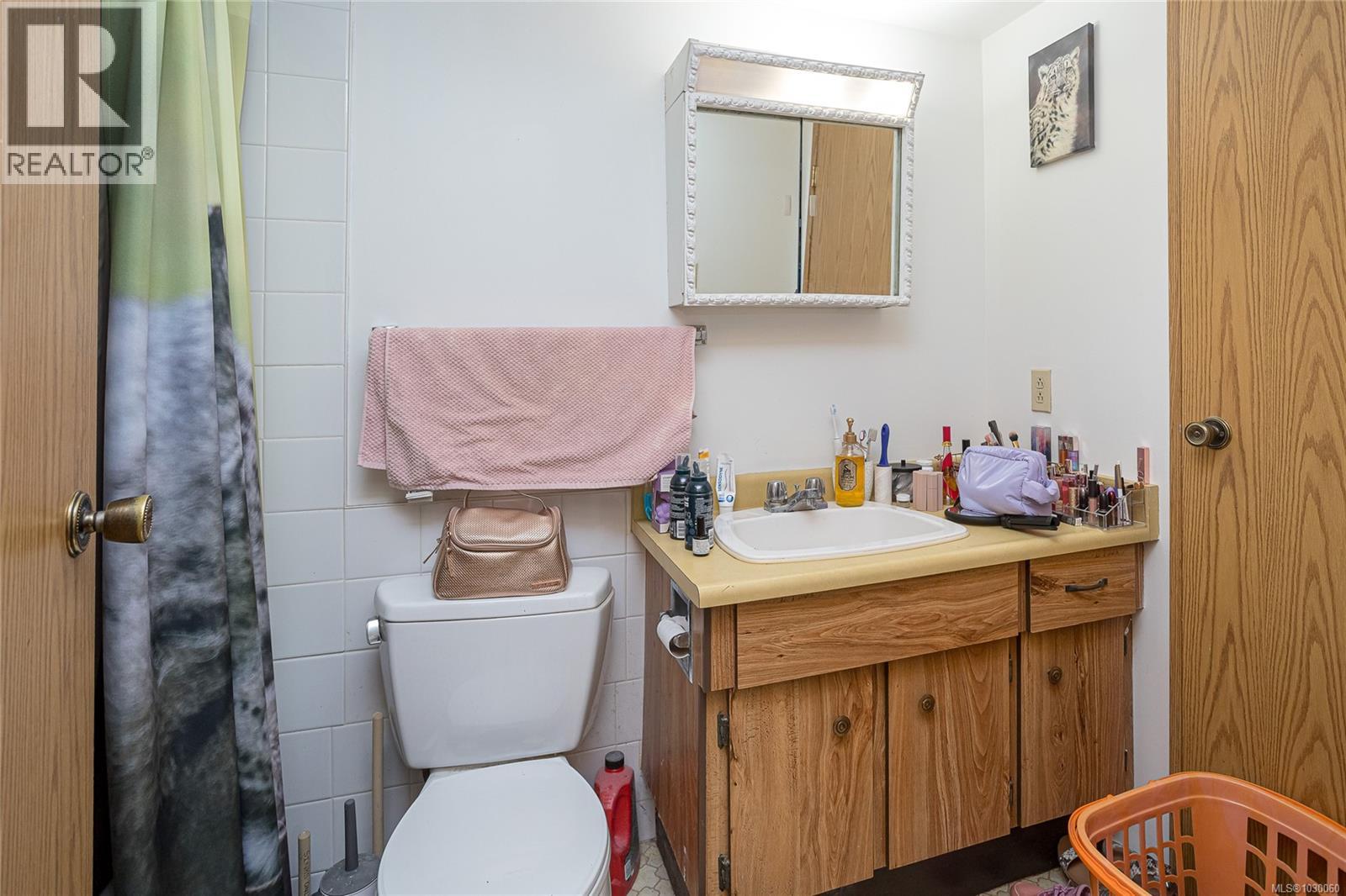 203 69 Gorge Road West, Saanich