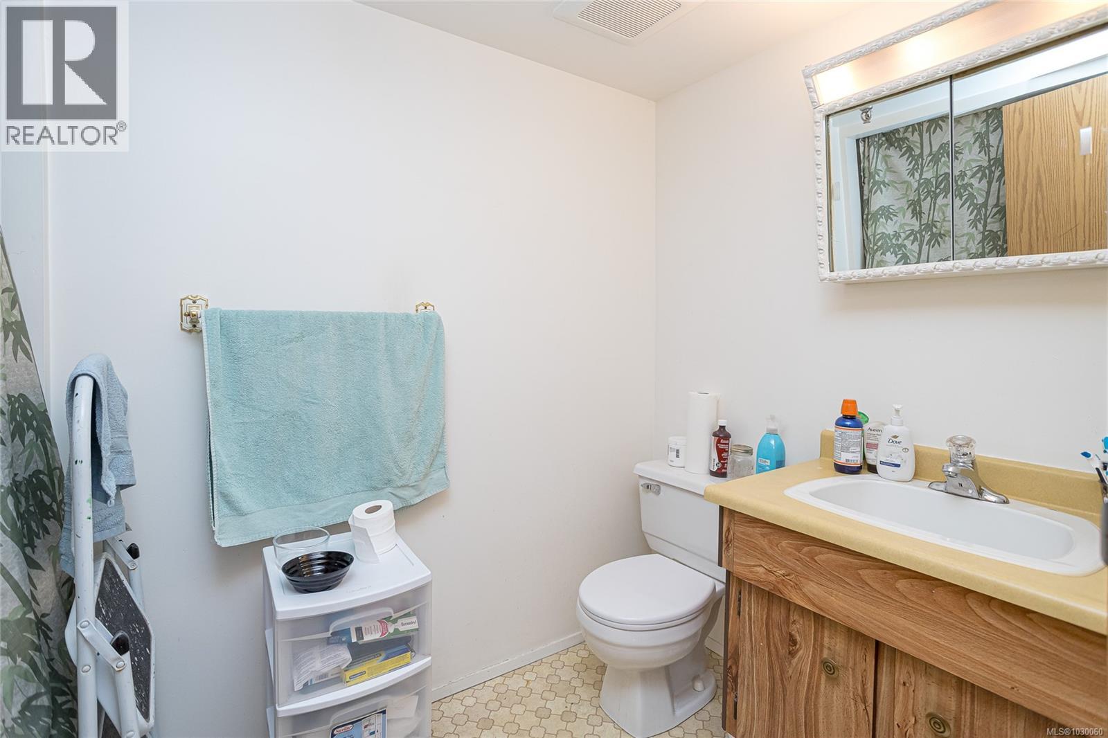 203 69 Gorge Road West, Saanich