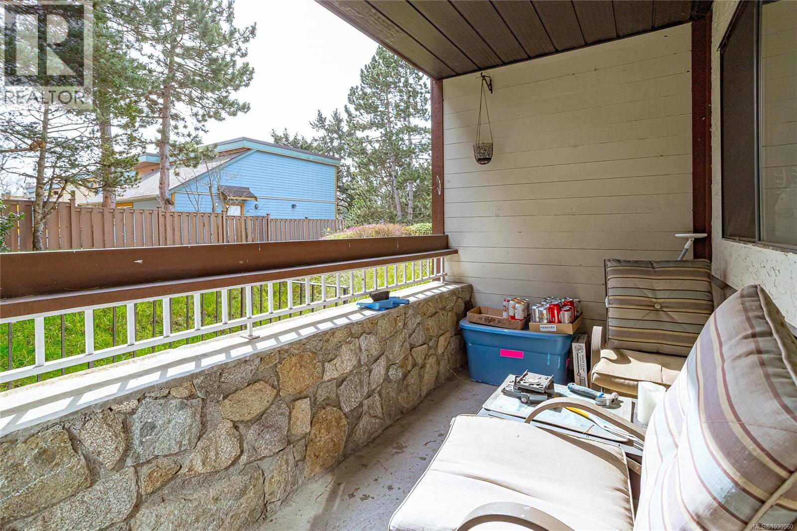 203 69 Gorge Road West, Saanich