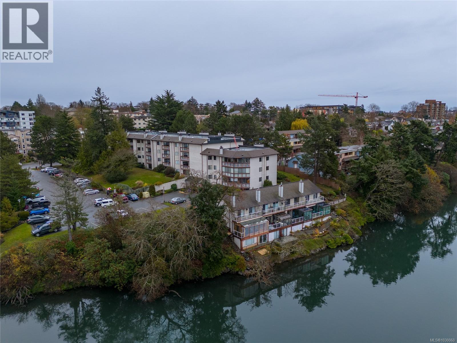 203 69 Gorge Road West, Saanich