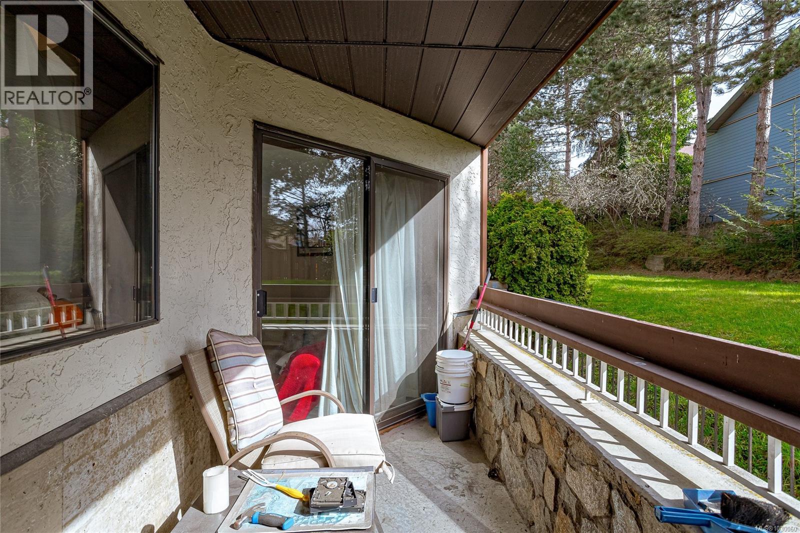 203 69 Gorge Road West, Saanich