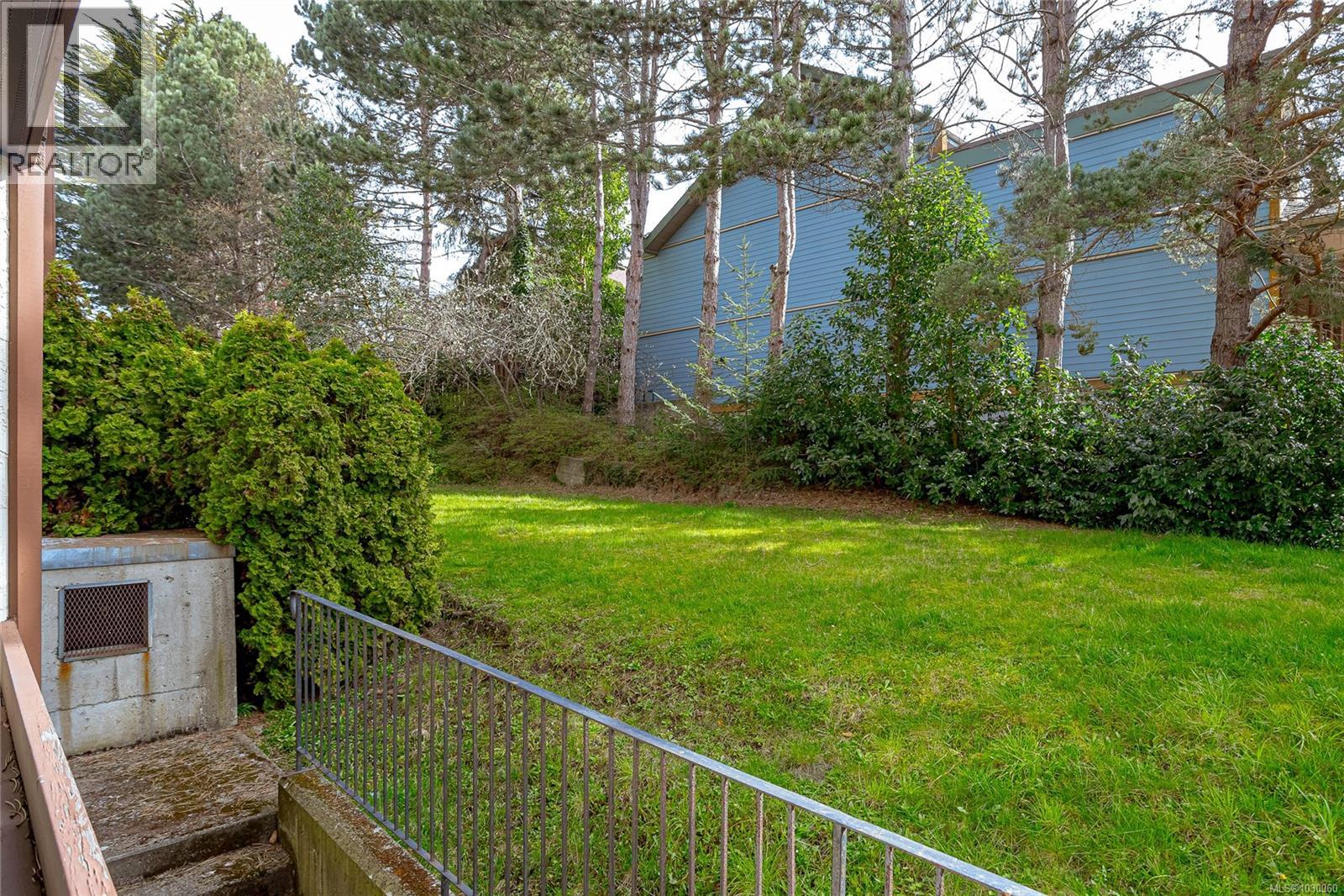 203 69 Gorge Road West, Saanich